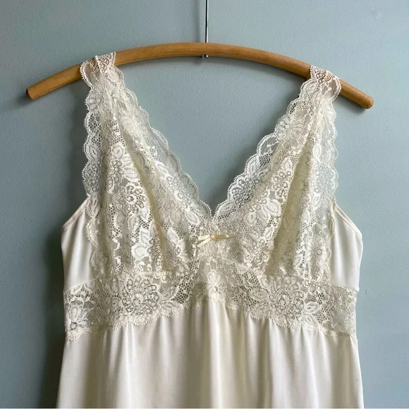 Vintage, Excellent Condition, Shadowline Slipdress, with Lace Bodice, size S - Picture 2 of 4